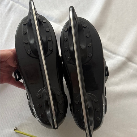 Oxelo Black and White Ice Skates. US 2.5/4 - Picture 6 of 8